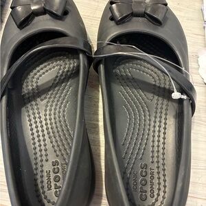 CROCS Women's Black Bow-Strap Ballet Flats